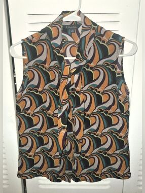 Sleeveless Tie-Neck Printed Blouse in Black & Brown